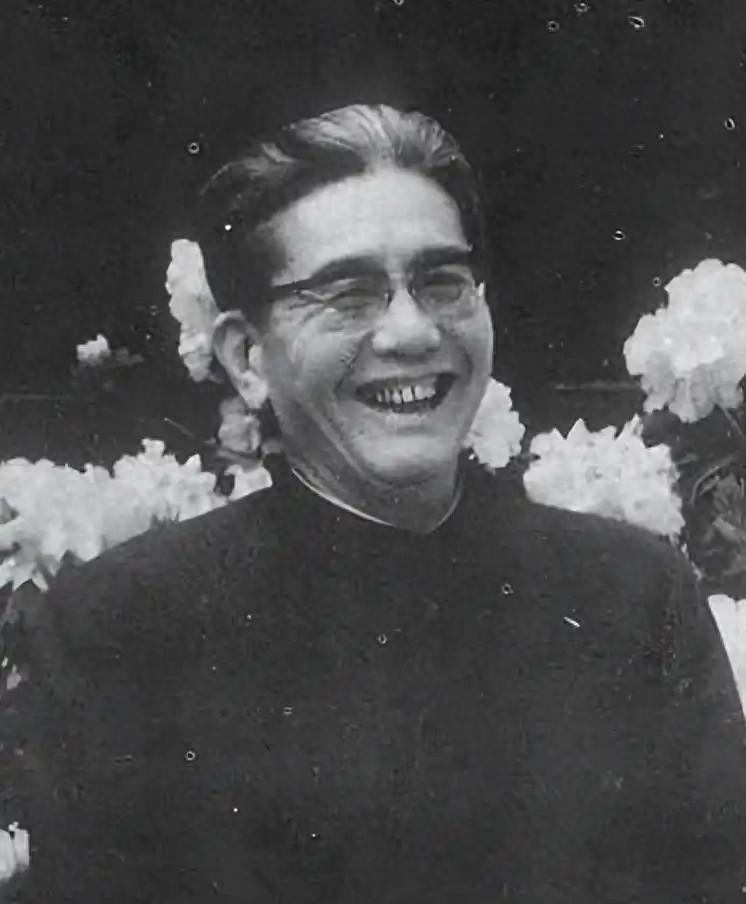 建国初乔冠华称呼一人为老头子，周总理怒斥：不知道自己几斤几两1953年8月的一