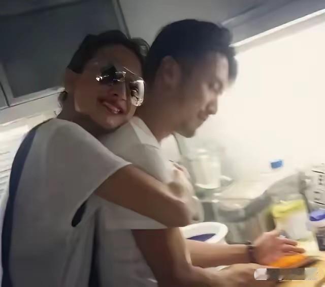 谢霆锋，引发热议。6月23日，45岁的谢霆锋，冲上热搜，这一次，不是因为女友王菲