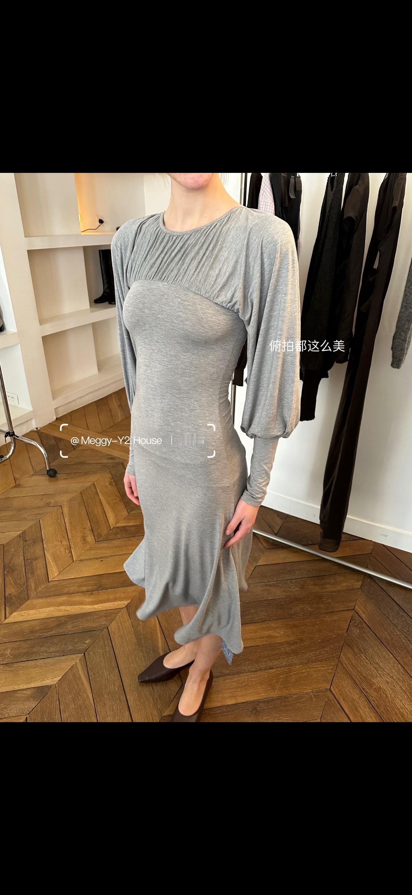 这个也是自己si服！就是看这个模特穿特别好看去官网买了同款做的面料也一模一样