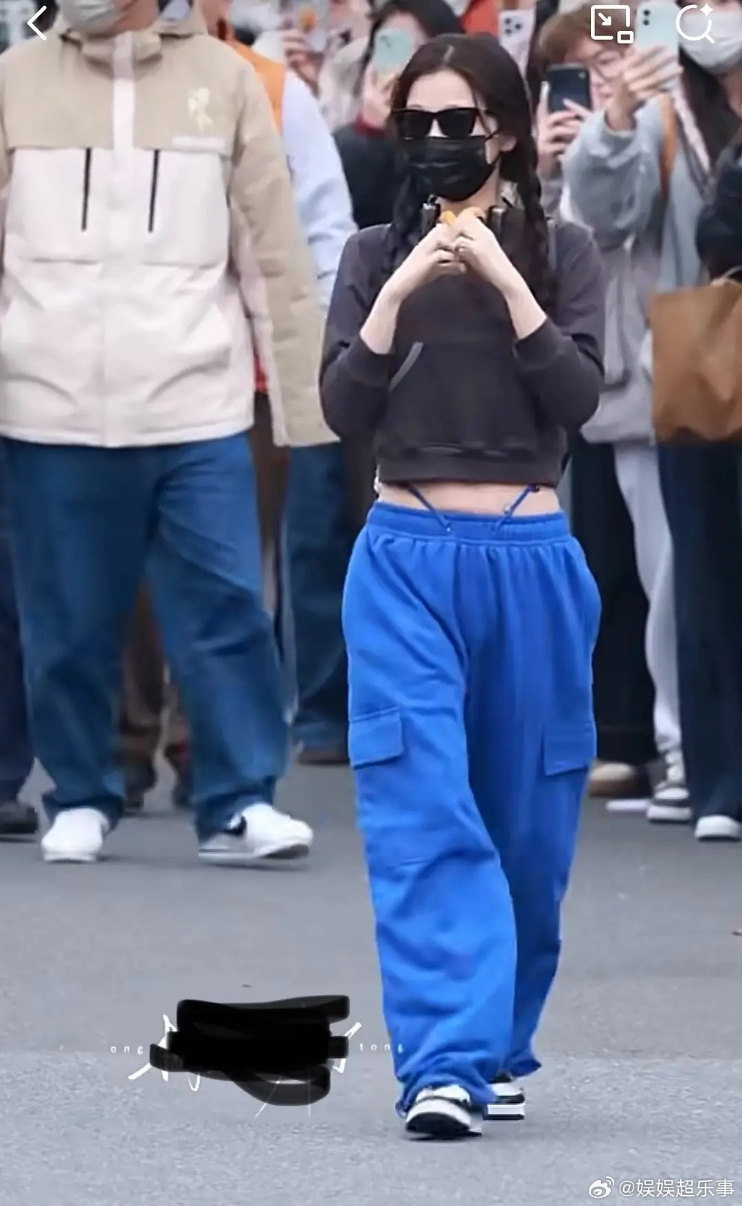 虞书欣的穿搭还是很不错的只是比例不太好要是比例好一点就完美了！