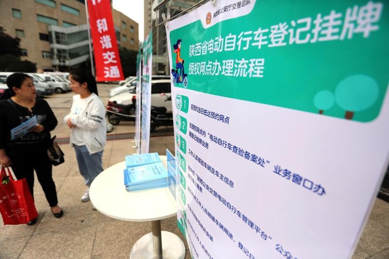 电动自行车逆行被撞身亡，家属索赔120万余元，法院如何判决？在这起事件中，电动