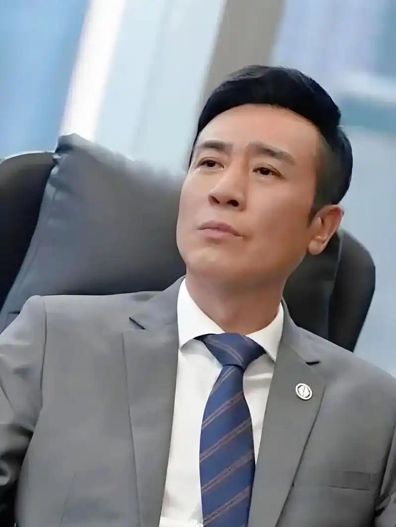 不到72小时，人民日报第4次点名表扬于和伟。这位演员究竟有何过人之处？人民日报的