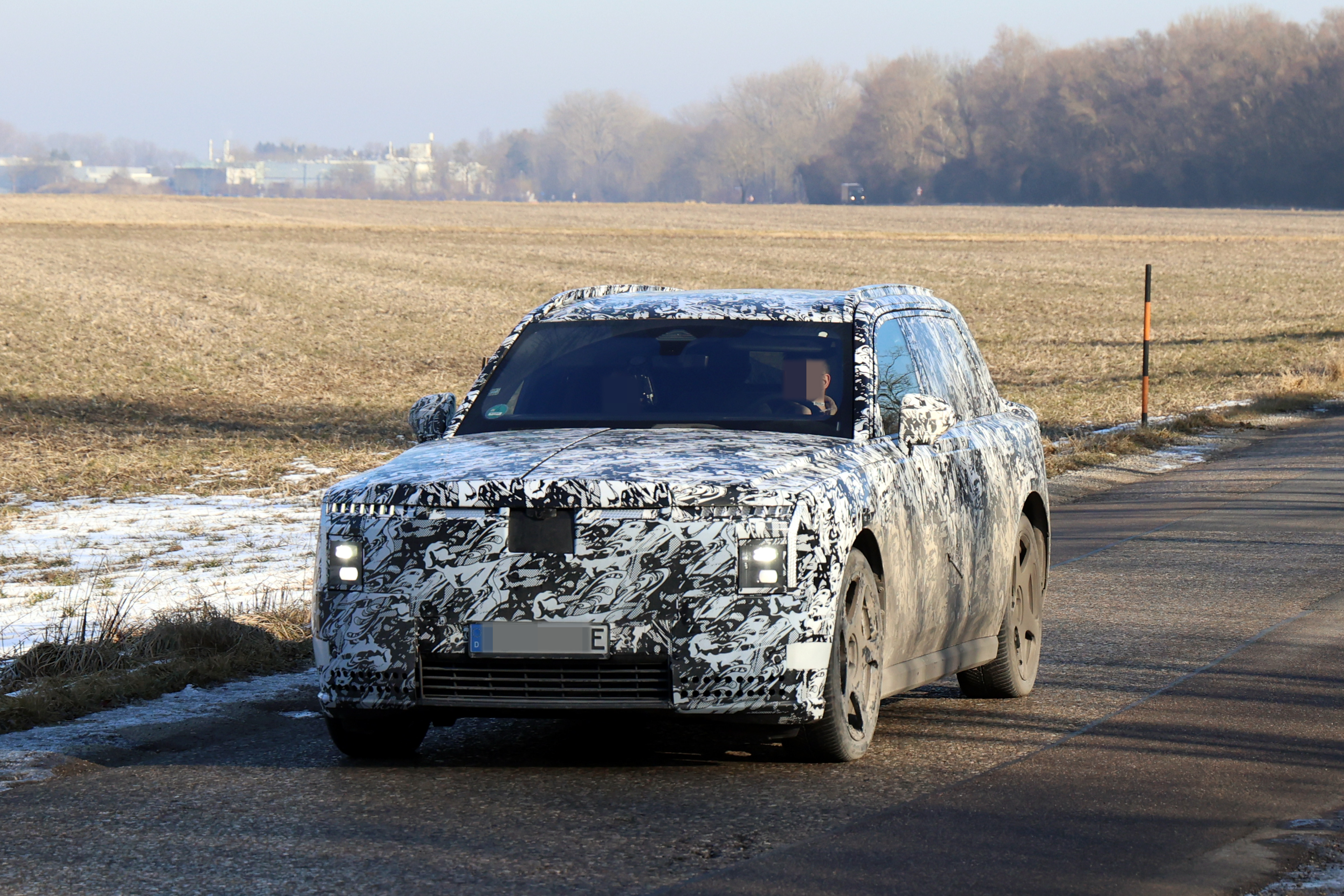 这是劳斯莱斯的新电动车型，一款SUV，但不是库里南的换代。是宝马新世代技术的延伸