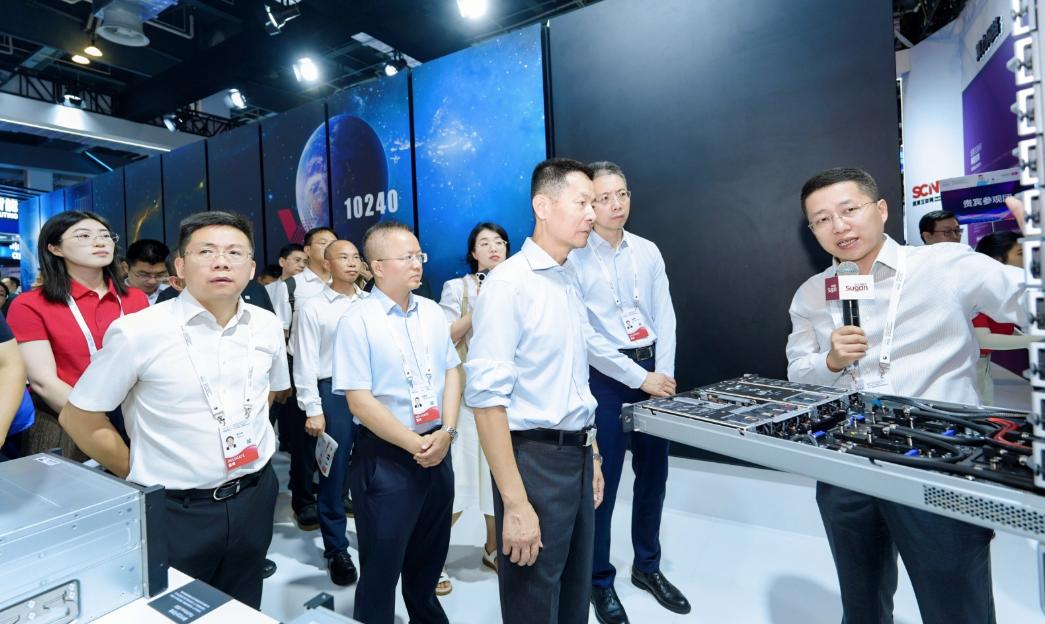 真不是吹，中科曙光国产十万卡集群，上线一周就被"挤爆"了！刚在WAIC现场跟