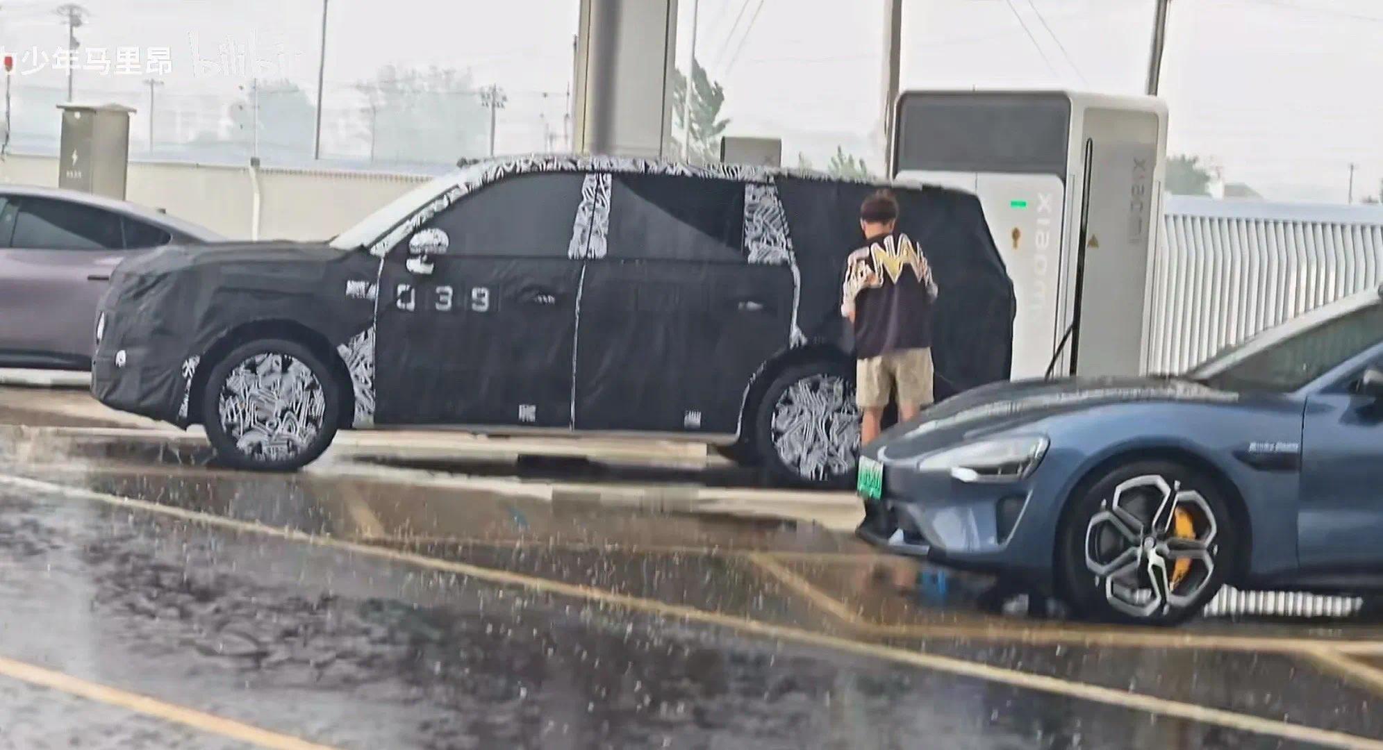 最近曝光的这台小米新车，定位为全尺寸家用增程SUV，内部代号「昆仑N3」，已