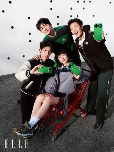 前后双红枫的影像听起来就很顶，拍出来的成片质感肯定不会差，拍照爱好者真的狠狠期待