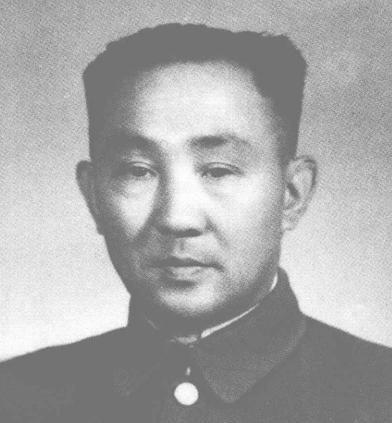 开国上将李聚奎非常尊重彭德怀。那是他的老首长。1952年总干部部副部长徐立清找李