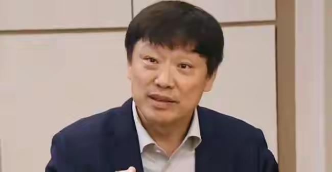胡踢进发文表示，针对深圳地铁的安检，原来是受人们欢迎的。大主编就是大主编，以
