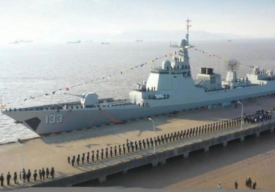 美国在赌，中国也在赌，美国赌中国不敢武力收复台湾，不敢打日本，而中国则在赌美国不