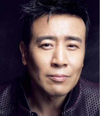 1996年，于和伟喝醉后想从南京长江大桥跳下一死了之，可没想到，女朋友宋林静知道