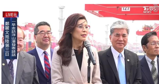 结束上海行程，郑丽文乘飞机赴北京，在飞机上遇到“难能可贵的缘分”！4月9日下