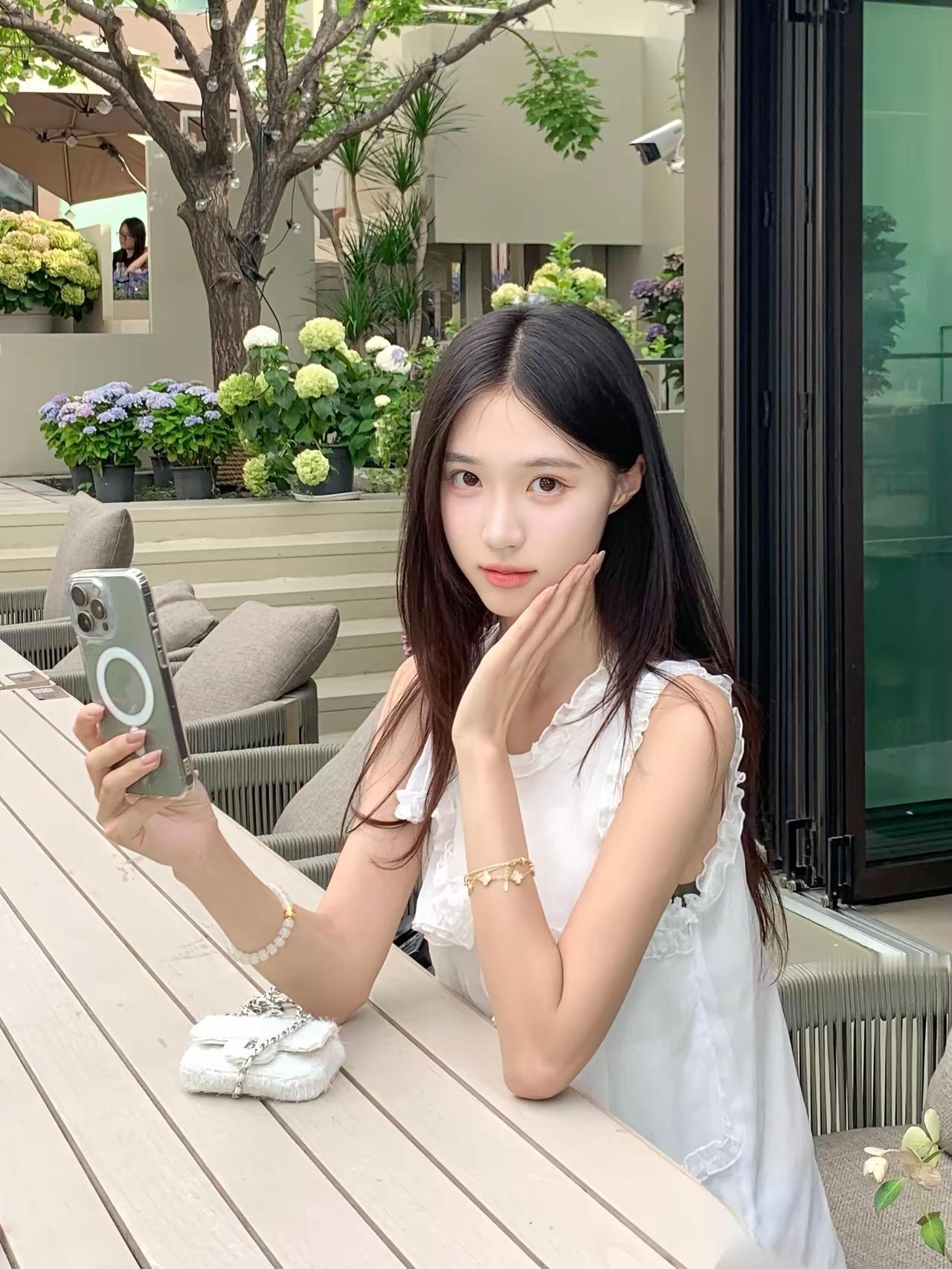 夏日生活打卡季时尚小姐姐都喜欢什么样的搭配呢?有什么舒服好看的女生穿搭高级感