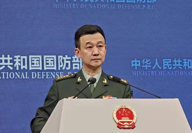 国防部四字表态，南海该收网了！菲律宾占着中业岛整整55年，跑道修好了、码头建
