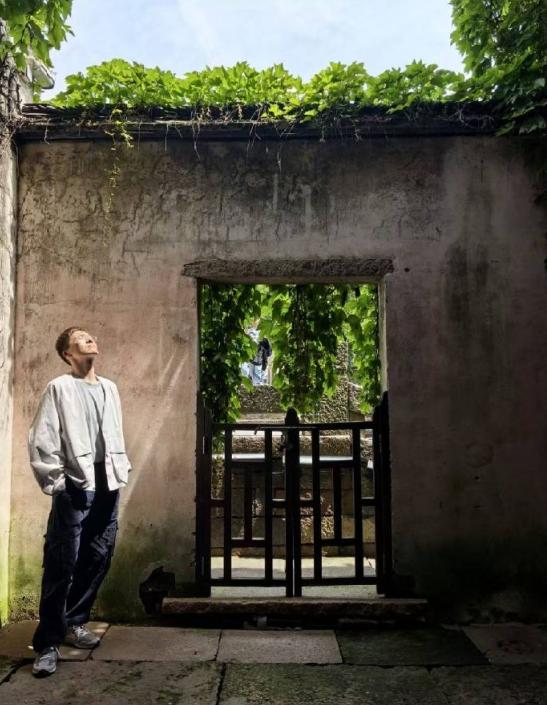 令人揪心！上海，一名被家长们评价为“特别特别认真负责”的幼儿园男教师，在经历过家