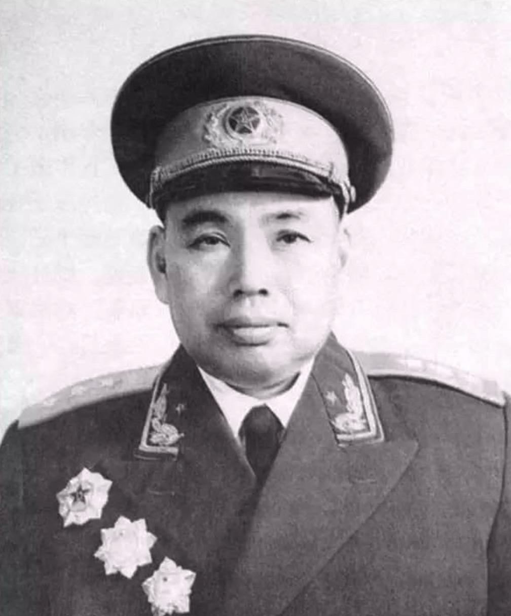 1964年，许世友进京开会，查完住宿名单，突然对工作人员说：“快，给我调到詹才芳
