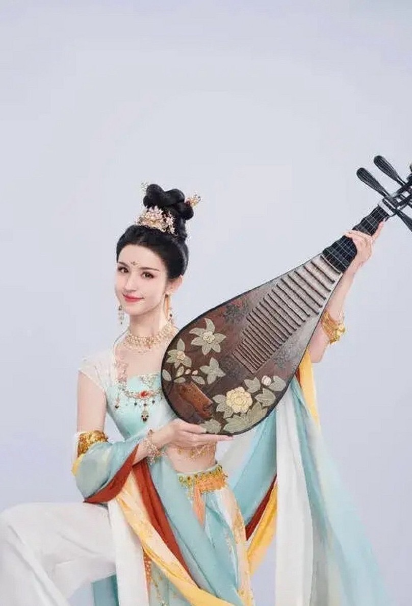 哈妮克孜王勉一键穿进洛阳古都哈妮克孜哈妮克孜