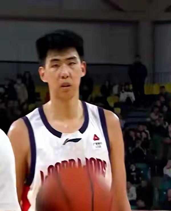 CBA今晚有多场比赛。央视选择了直播山东对浙江广厦。我更看好的是广东对青岛。这两