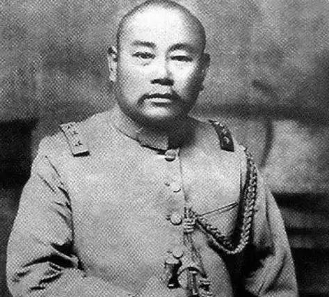 1925年，李宗仁、黄绍竑联军在粤军李济深部支援下，反击迅猛，把沈鸿英打得全线溃