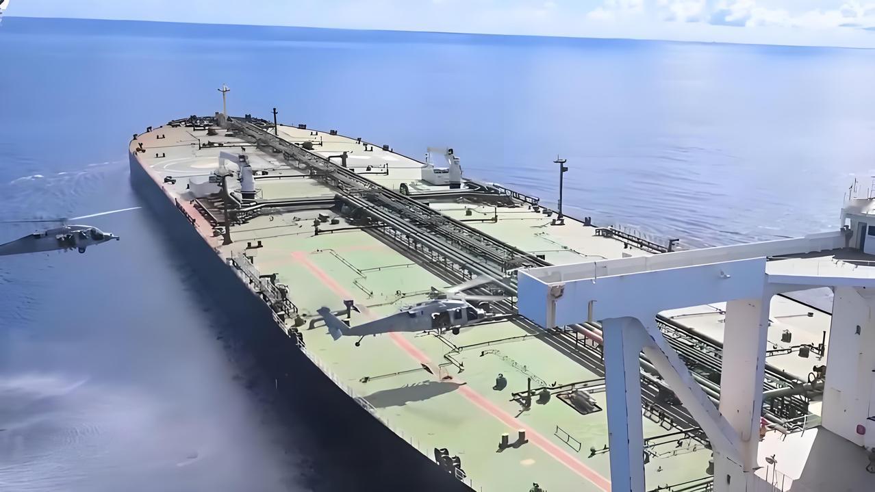 伊朗能扛多久？2025年伊朗65%的财政收入来自石油出口，但现在最主要的出口通道