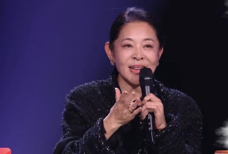 倪萍真的不适合参加竞技类节目，就因为阚清子唱歌的时候没发挥好，她就要求节目组给阚