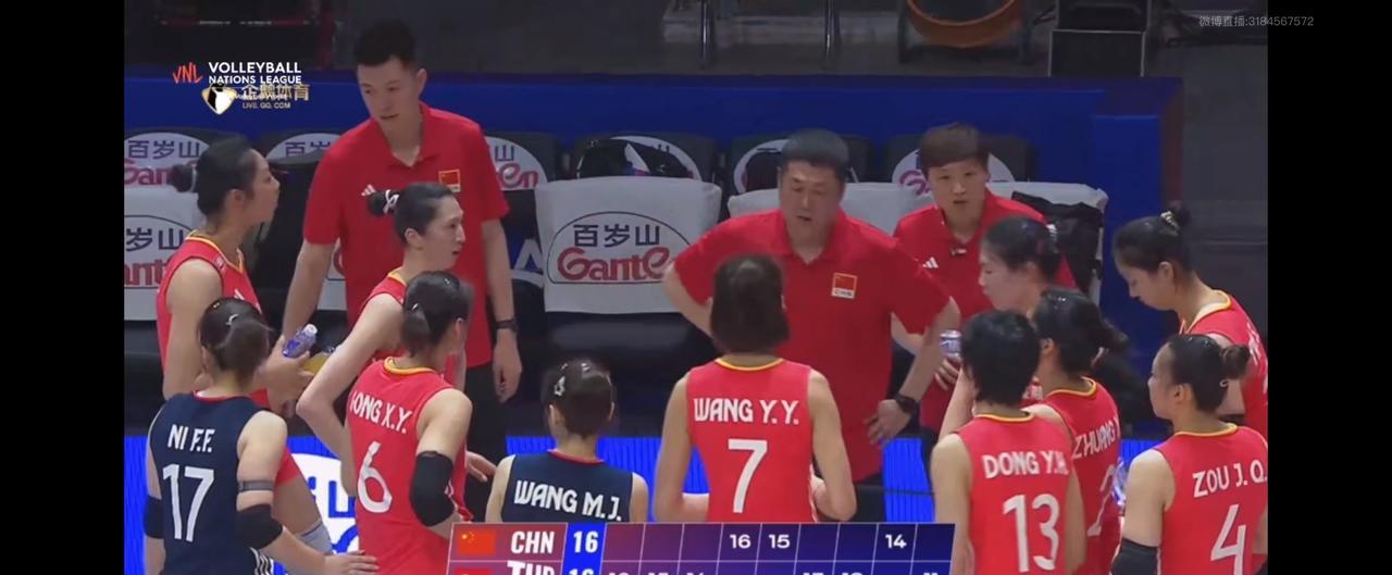 中国女排错失四个赛点2:3不敌土耳其队，主教练赵勇临场指挥值得商榷，特别是第四局