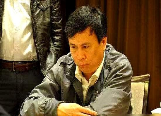 76岁老头一巴掌拍下棋子，当场卷走12万现金，距离他上次拿这笔钱居然隔了整整43