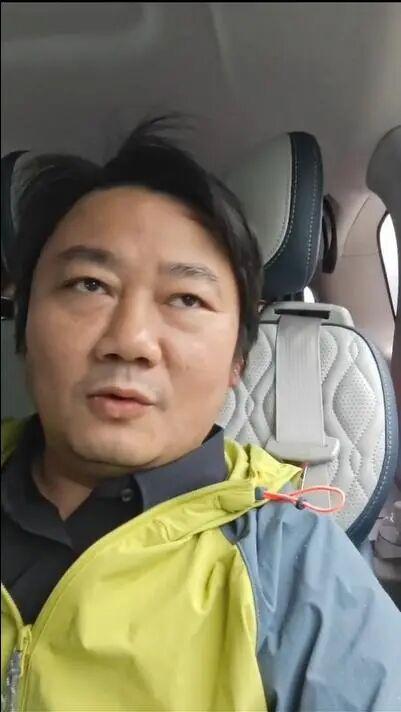 湖南人掀桌子，那是祖传的手艺。当年教员在湘江边上，把蒋总裁的桌子掀了个底