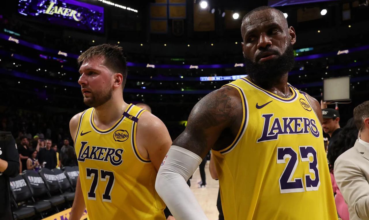 破案了！湖人与老詹并未决裂！昨日ESPN的记者发文报道，说湖人出售前，只通知了
