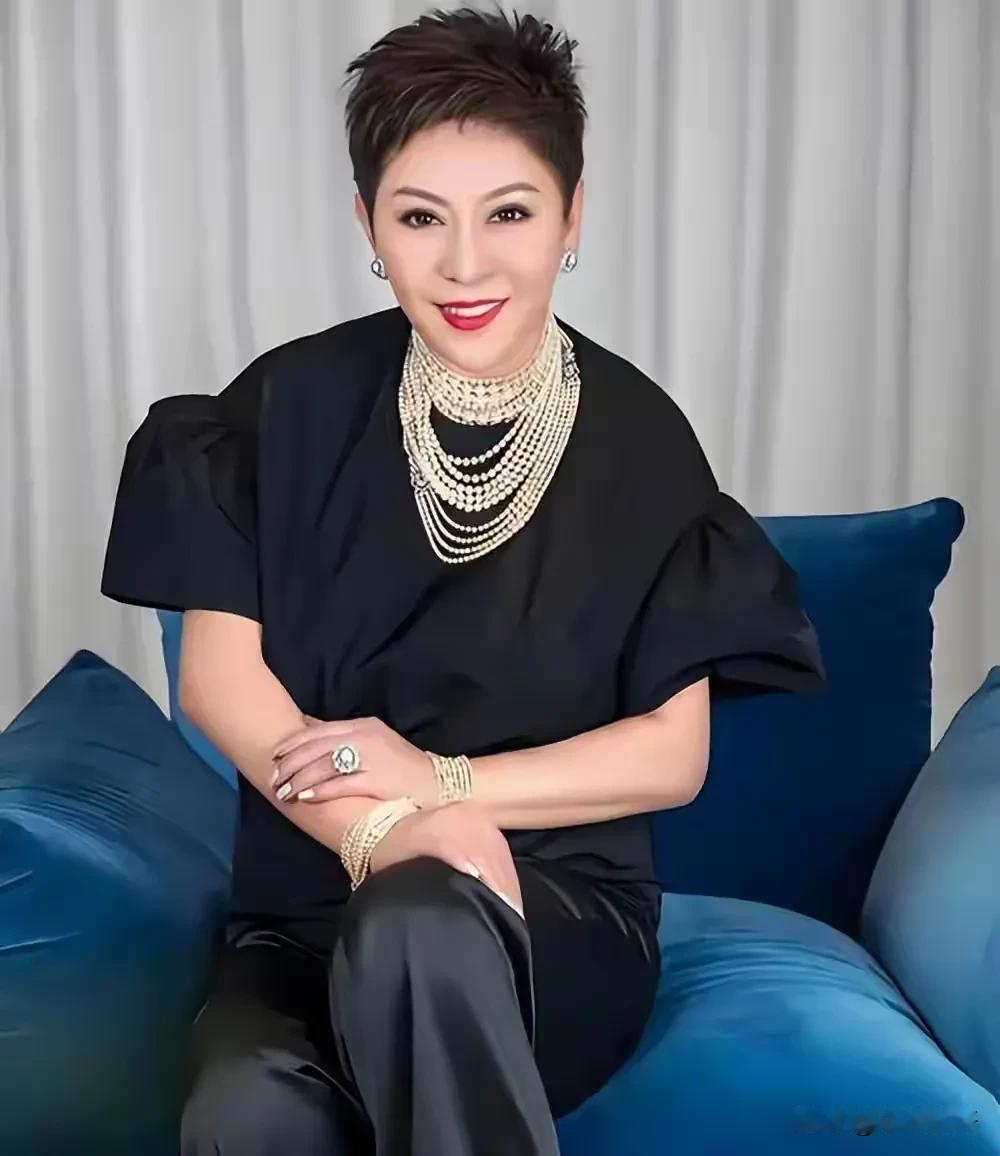 向太说：“如果你是个漂亮女孩，我给你的奉劝是，第一绝对不要待在小地方小县城，你一