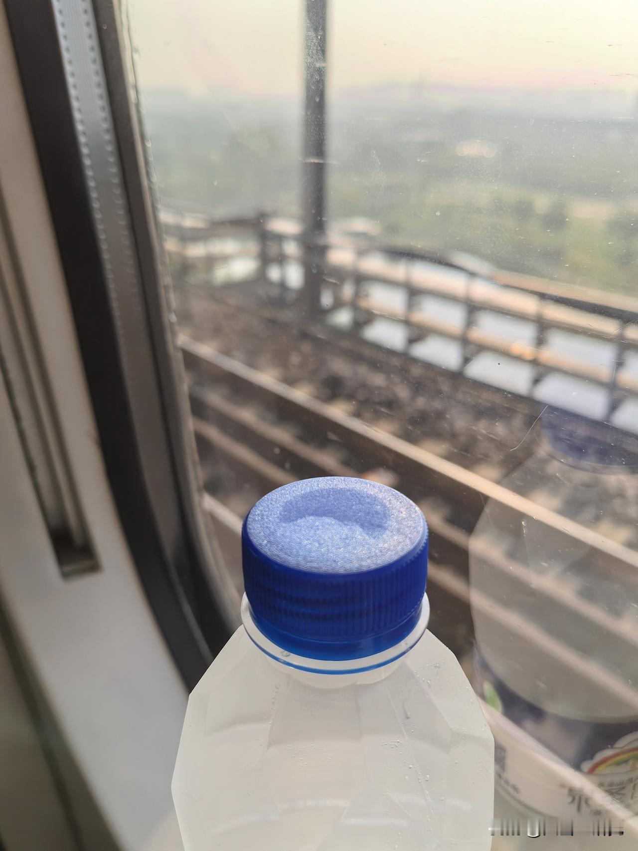 学AI模型最麻烦的的，往往是两极分化的教程：要么浅得只教你调API，要么深