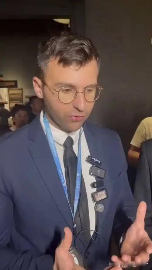 法国小伙领略了成都这个“自律委员会”的厉害……马库斯，一个法国小伙儿，把二战日