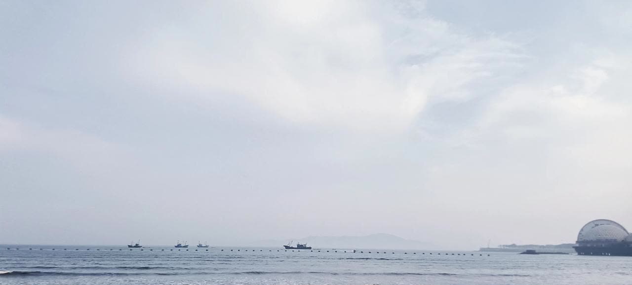 来海边了为何选择夏至这天来海边。夏至需要升阳，不要待在空调房里，