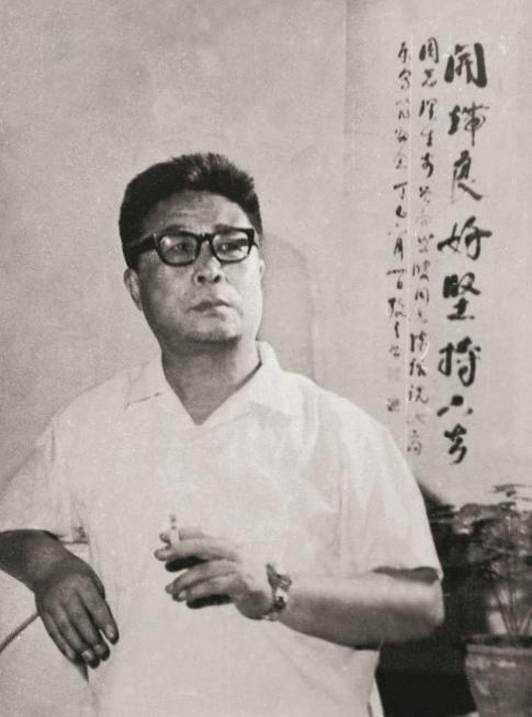 当年，曲波去医院看病，遇到当时的副总理贺龙，得知曲波在机械部上班，贺龙忙问：你认