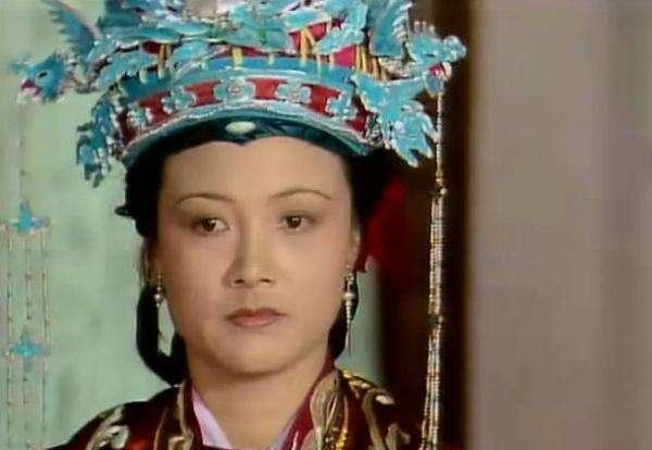 诰命到底有多牛？一品诰命夫人上街，地方知府得下轿行礼；亲王见了她，也得客客气