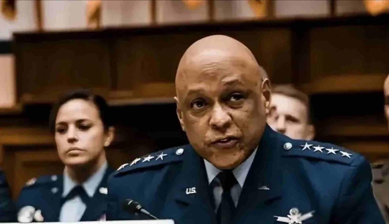 B-21刚亮相就掉链子，中国反制手段早埋伏，美军还在做梦美国那边造了个新型飞