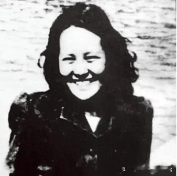 1951年春，一份薄薄的请战书递到了志愿军副司令员陈赓的案头。申请人叫“傅冬”，