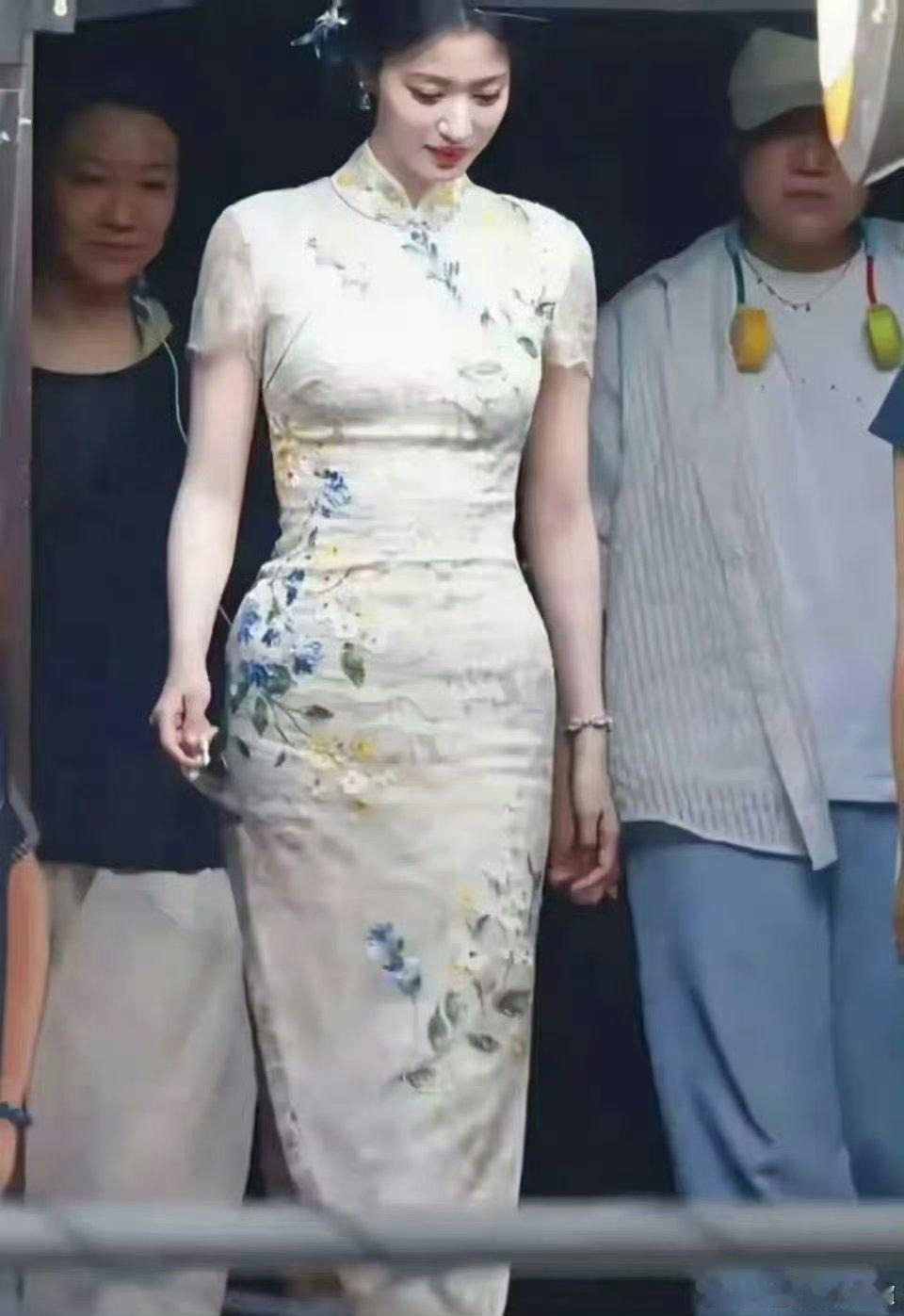 王楚然这身材一点都不干柴很端正我一个女的都心动了​女人中的女人​​​
