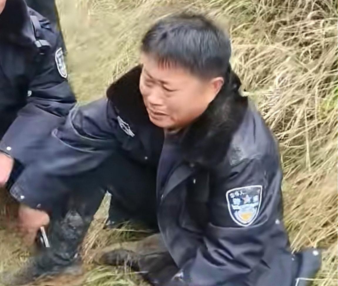 朝阳建平县四岁女孩顺利找到后，最高兴的是父母，但哭的最厉害的还要算上这位派出所所