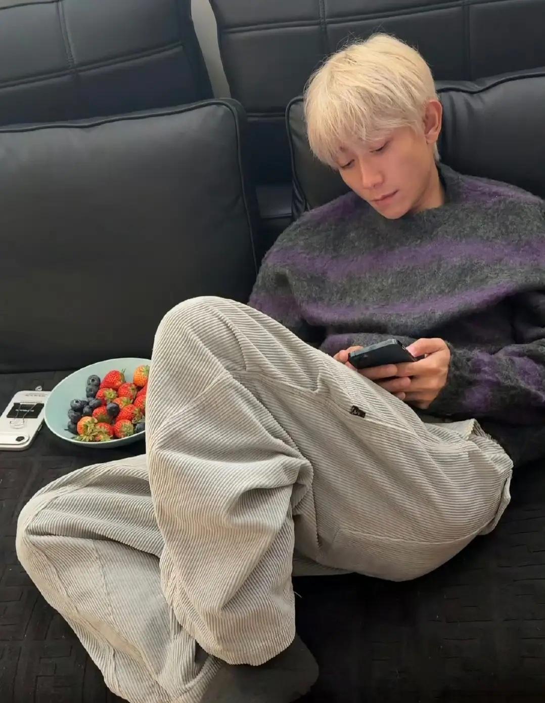 大年初四，张一山朋友晒出了与他聚餐的动态。朋友写道“我们，还是我们啊”，朋友还分