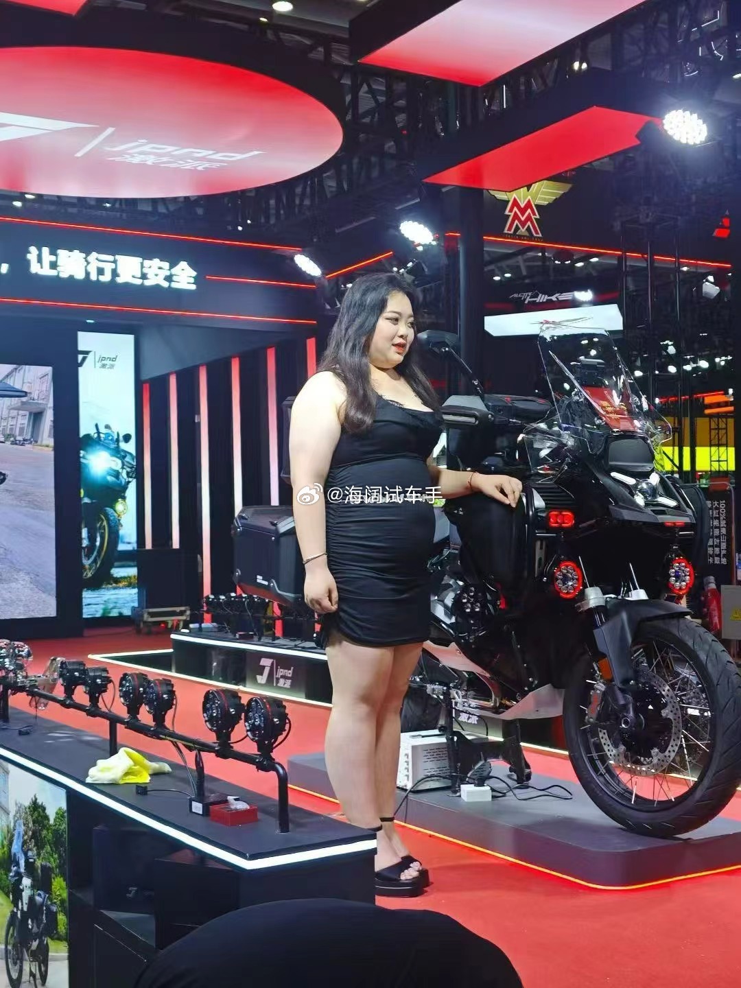 哇塞！！！这是什么牌子的摩托在做展示啊？？？海阔试车超话​​​