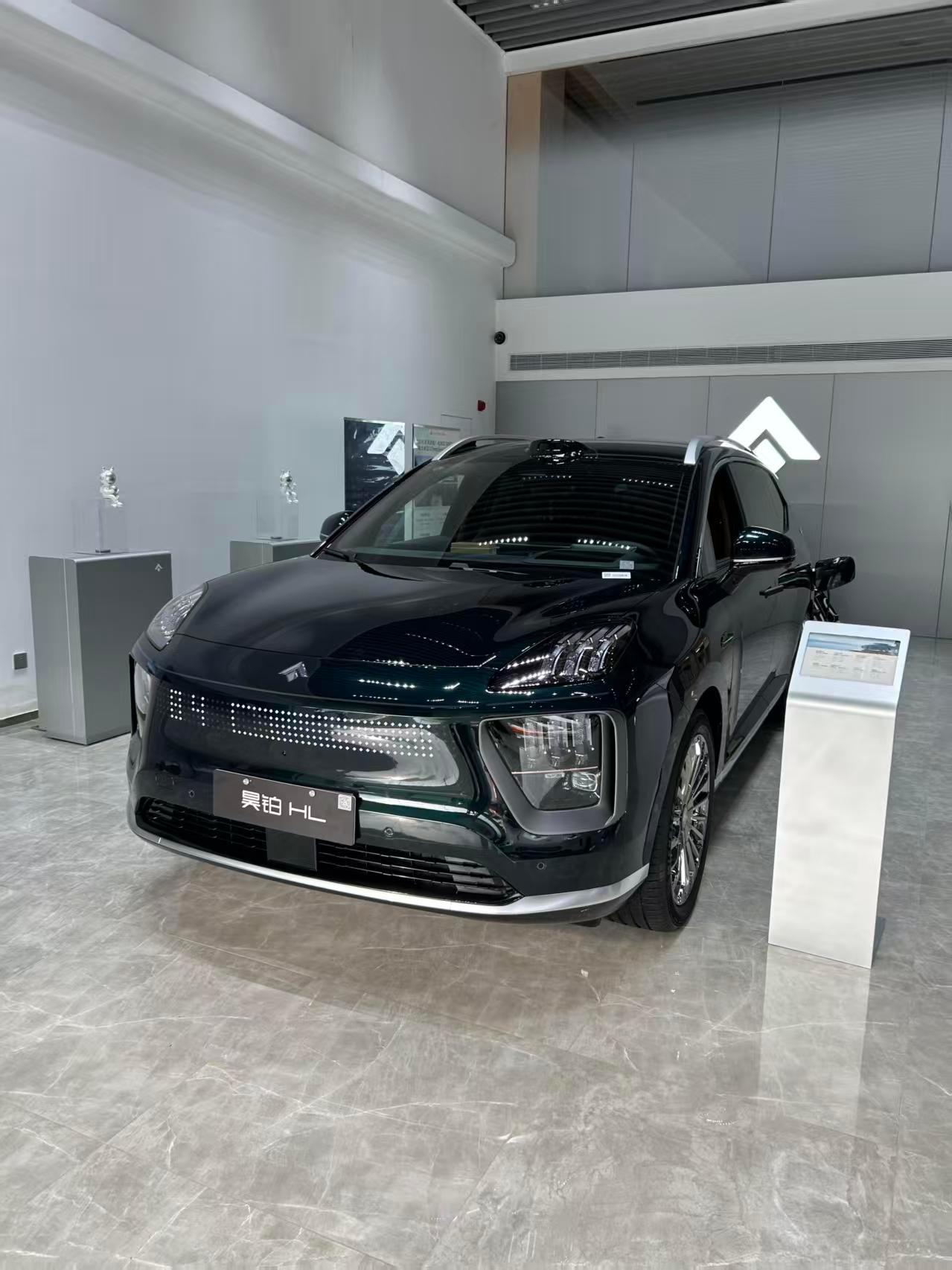 定位中大型SUV，传闻会提供六座布局，二排配备双零重力座椅，追求极致的乘坐舒适感