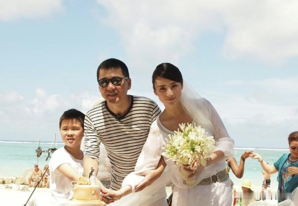 看大家都在劝蒋勤勤离婚，我就放心了，大美女都被婚姻折腾成这样，还有啥不平衡