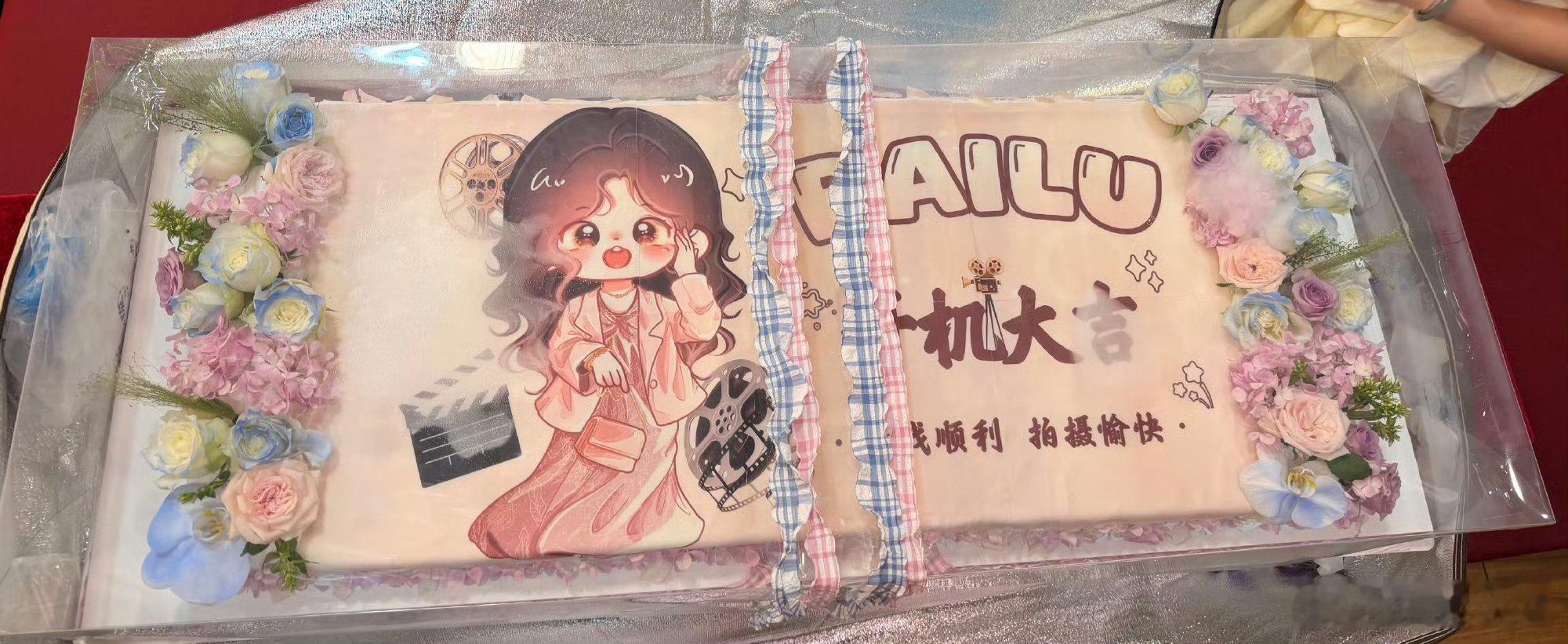 今天的鹿茸们太幸福了品鉴完白鹿的美照，每人一份礼包➕小吃➕饮品➕糖水，吃饱喝足再
