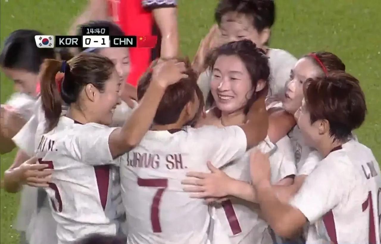 【东亚女足赛中国队率先进球】中国对阵东道主韩国，比赛进行到第14分钟40秒，中