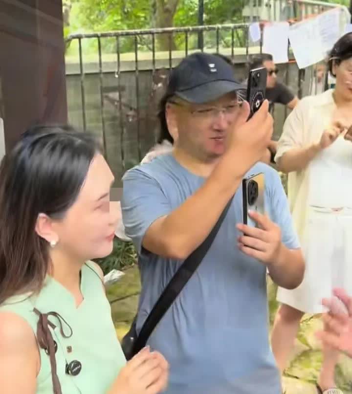“你找到王思聪这样的男孩子，你也会把他搞塌”，38岁女子相亲，被大哥整破防了。