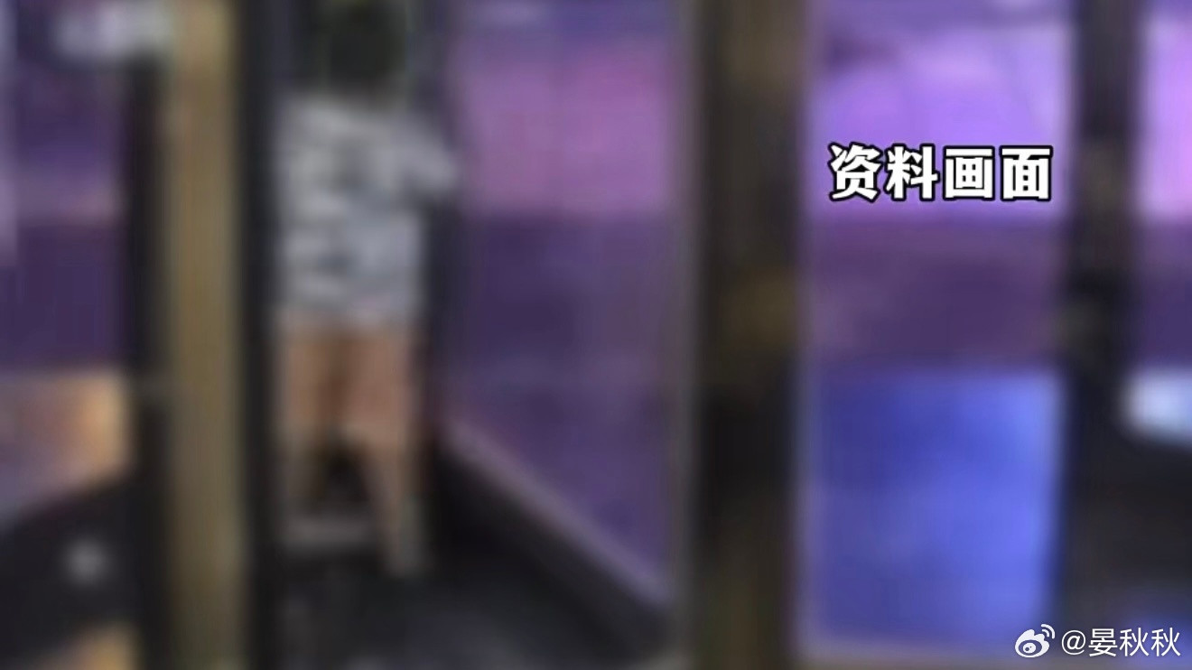 凭什么鞠躬道歉看到一条新闻，心里很不是滋味。山东一酒店工作人员，提醒小朋友不要玩