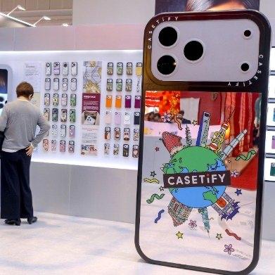 最近逛街时有没有发现，手机壳已经不是过去几块钱随便买的“消耗品”了？上海有家叫C