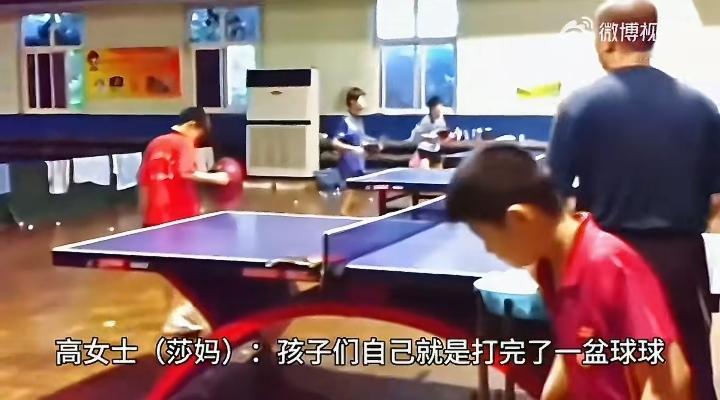 “小时候的莎莎，球盆永远是全队最满的那个”孙颖莎的妈妈谈起小时候练球时的莎莎，