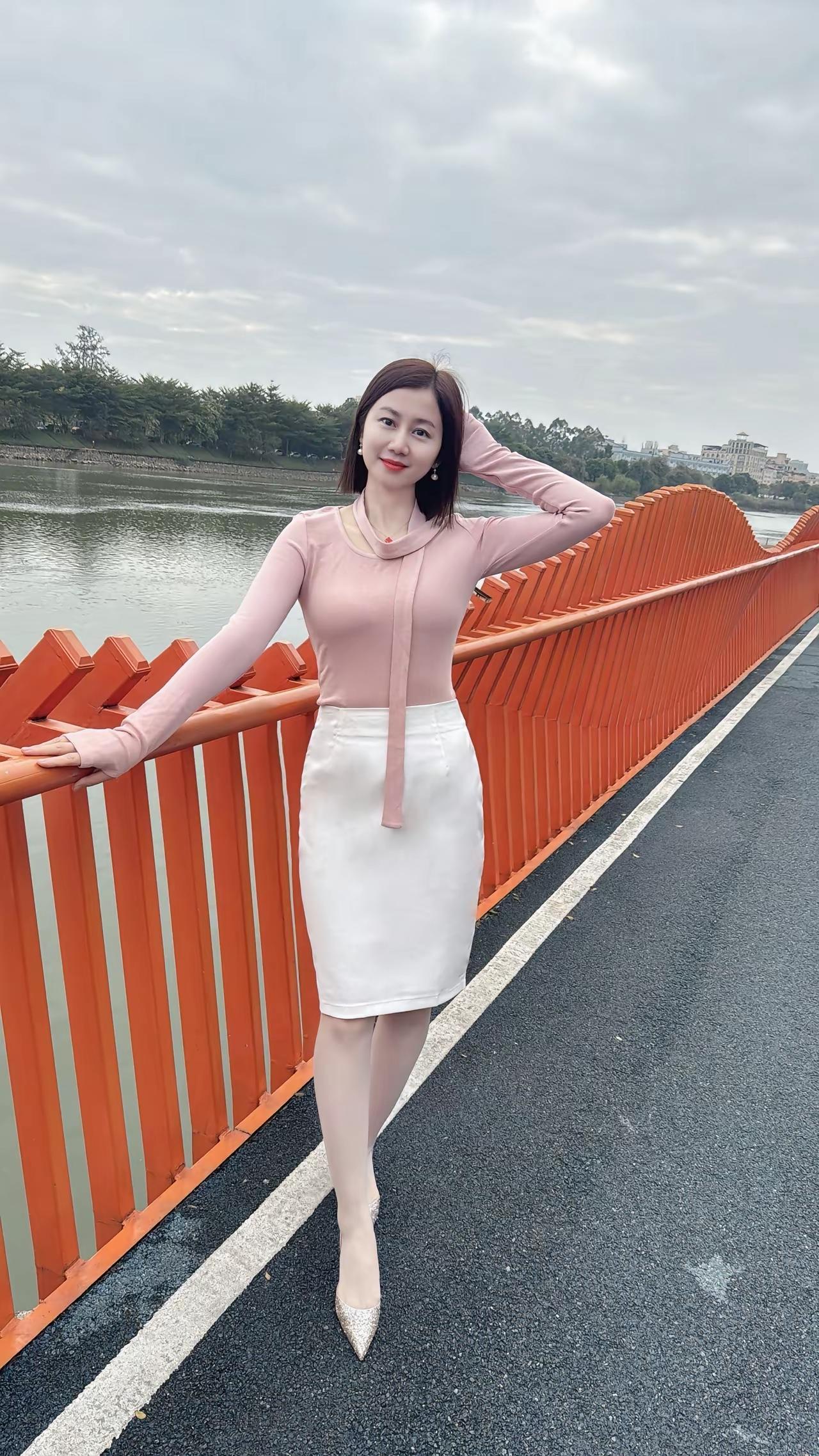 今天休息，独自一人遛个弯不多说话不喜也不悲随着自己的性格漫漫人生路谁