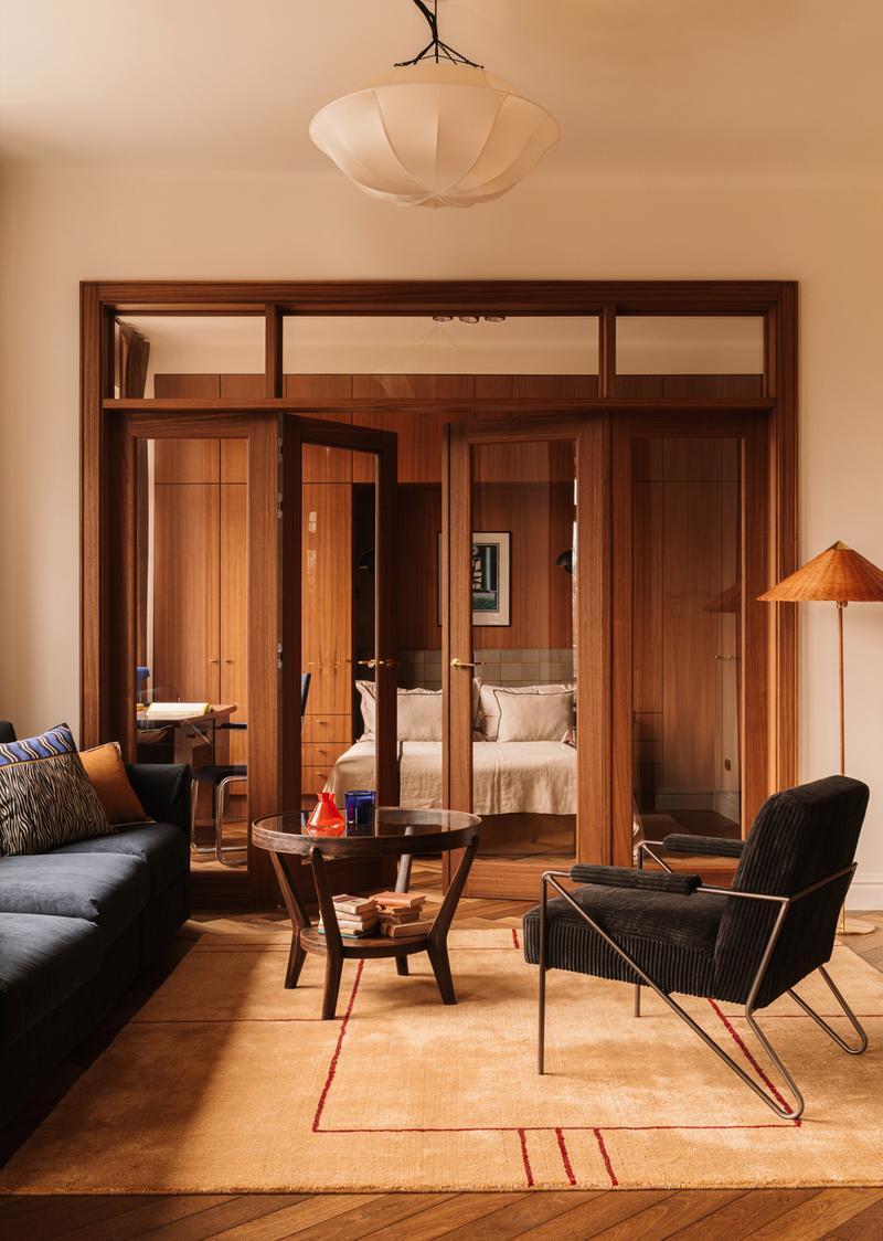 家居设计｜现代主义中式风跳脱出甜腻的网红风，用沉稳的肌理、复古的细节和大胆的配色